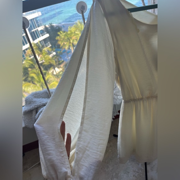 Mini white long sleeve dress - Picture 2 of 4